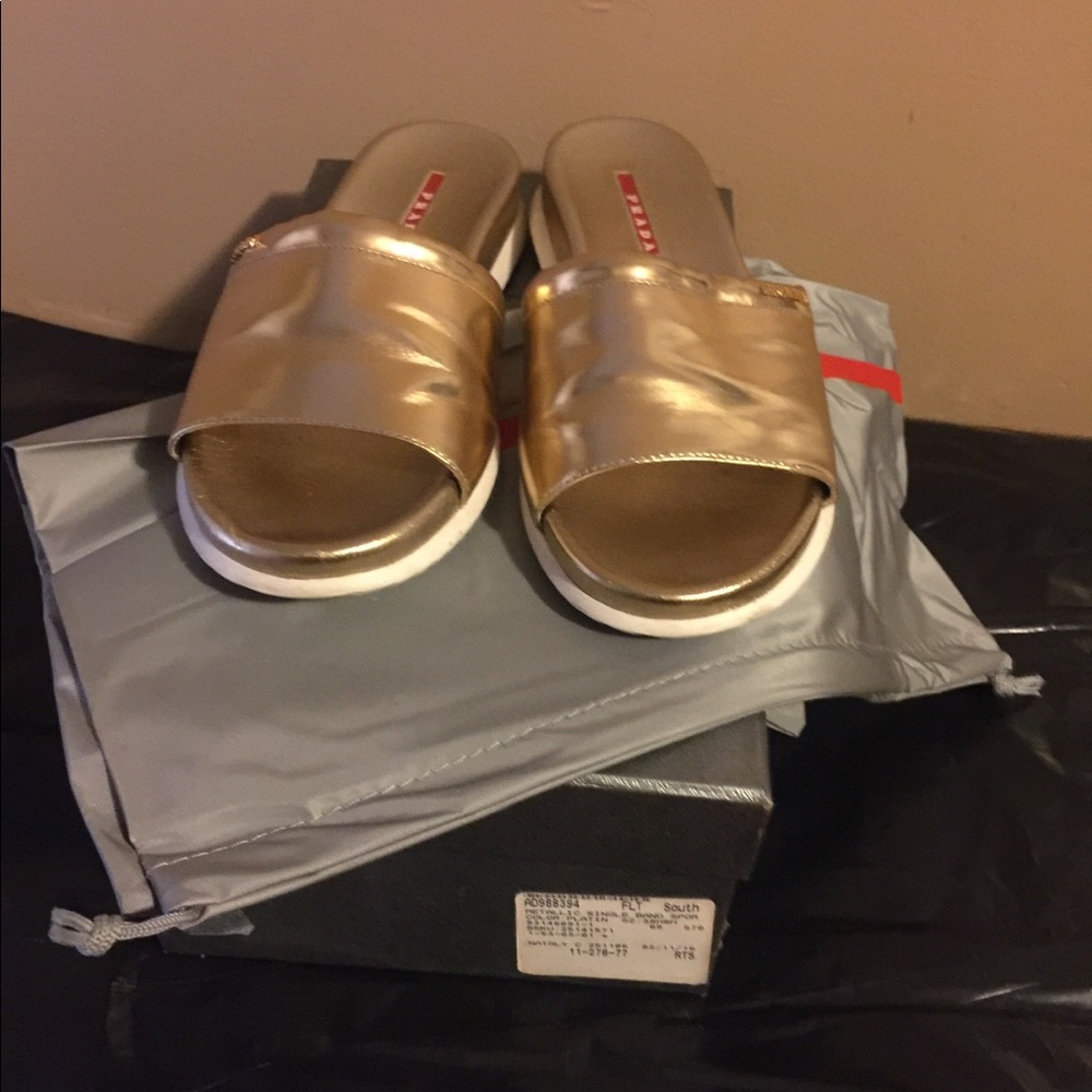⭕️PRADA⭕️ gold leather slip on!🔥GREAT CONDITION🔥